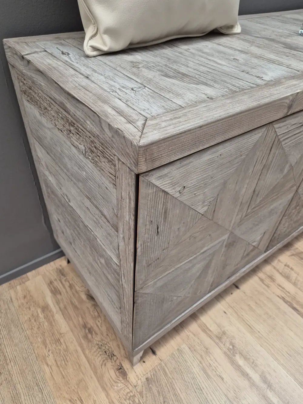 Dialma Brown Madia in stile classico Legno vecchio di in Offerta Outlet- Madie