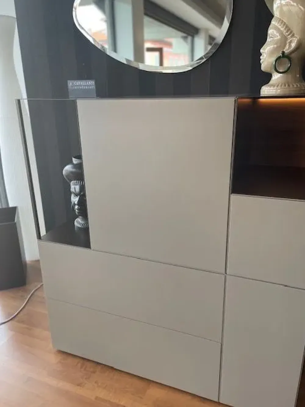 Discount Madia in stile design Avenue di a prezzo scontato Madie