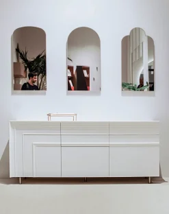 Minotti Italia Madia in stile design Gessolina con piedini di in offerta- Madie