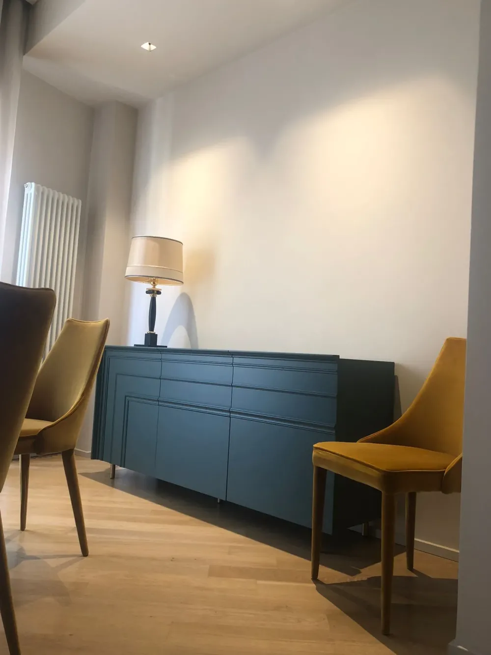 Minotti Italia Madia in stile design Gessolina con piedini di in offerta- Madie