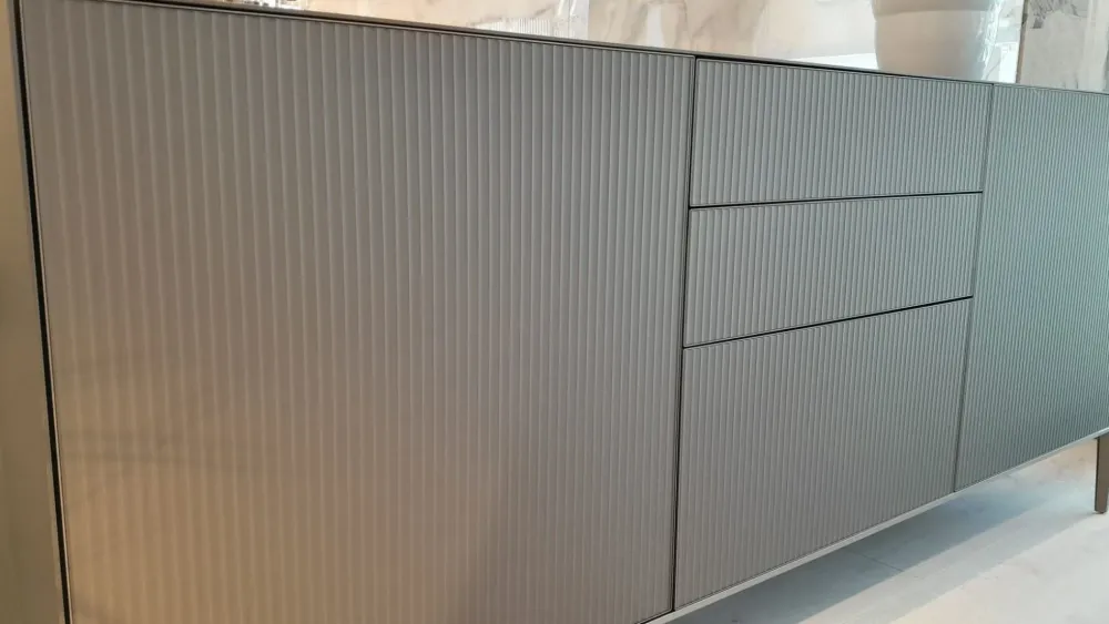 Madia in stile design Self di a prezzo scontato Madie