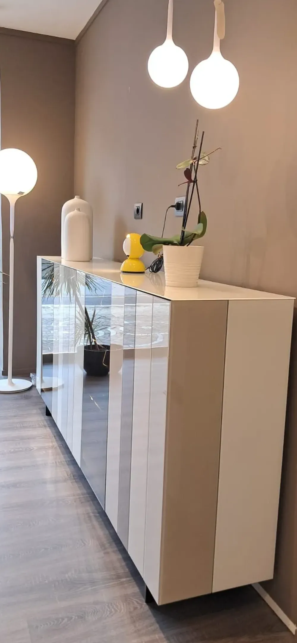 Lago Madia in stile moderno Madia now di a prezzo scontato- Madie