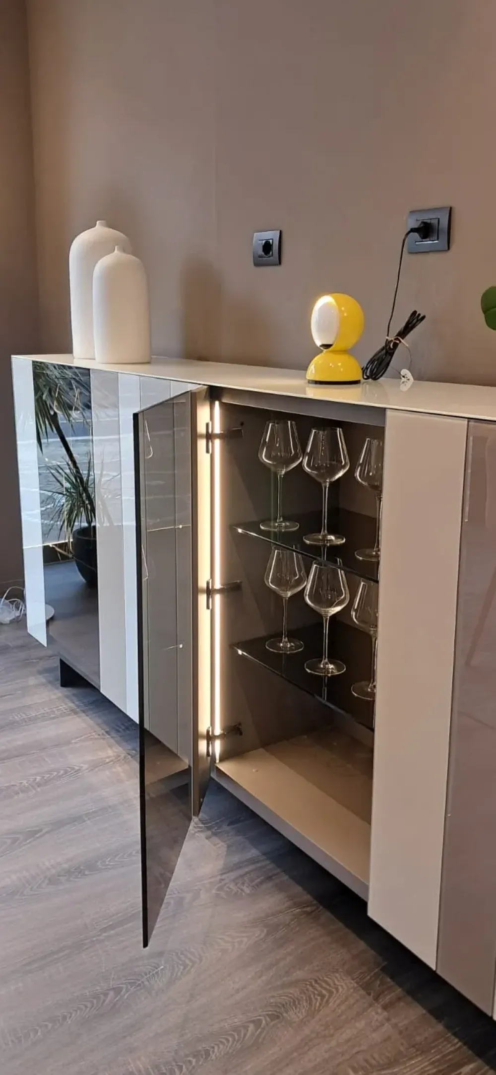 Lago Madia in stile moderno Madia now di a prezzo scontato- Madie