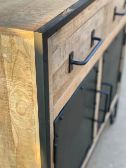 Outlet Etnico Madia M,adia credenza industrial legno e ferro  4 ante 4 cassetti di con forte sconto- Madie