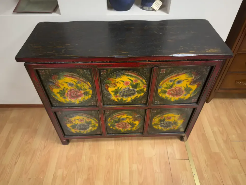 Castagnetti Madia Mondo etnico mobile con decori in stile design di in Offerta Outlet- Madie