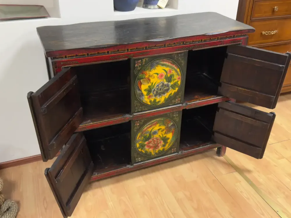 Castagnetti Madia Mondo etnico mobile con decori in stile design di in Offerta Outlet- Madie