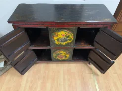 Castagnetti Madia Mondo etnico mobile con decori in stile design di in Offerta Outlet- Madie