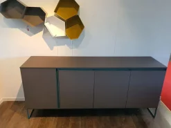 Tomasella Madia Regolo  in stile moderno di in Offerta Outlet- Madie