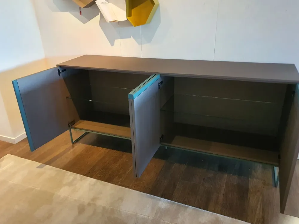 Tomasella Madia Regolo in stile moderno di in Offerta Outlet- Madie