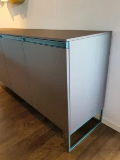 Tomasella Madia Regolo in stile moderno di in Offerta Outlet- Madie