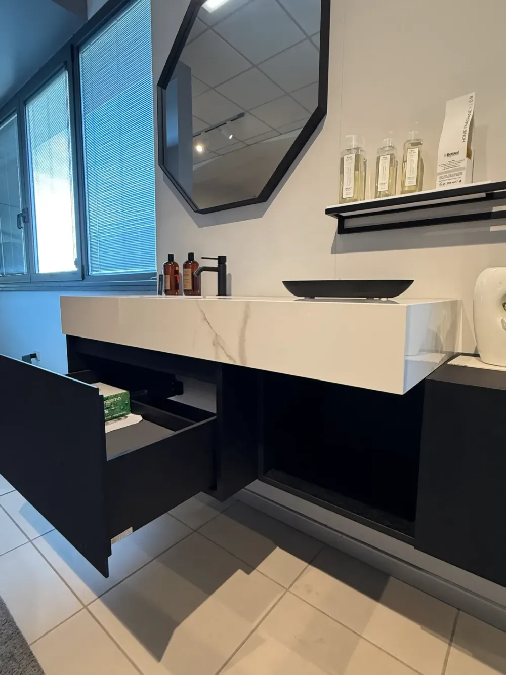 Outlet Mobile bagno in legno modello Dogma di a prezzo Outlet Mobili Bagno Sospeso