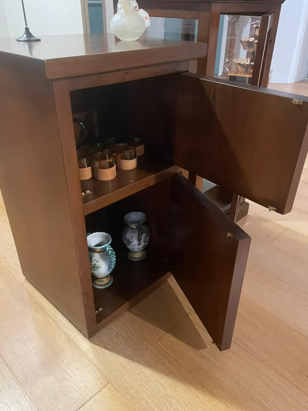 Giaretta Italia Mobile di Antiquariato in noce con un ribasso esclusivo- Antiquariato