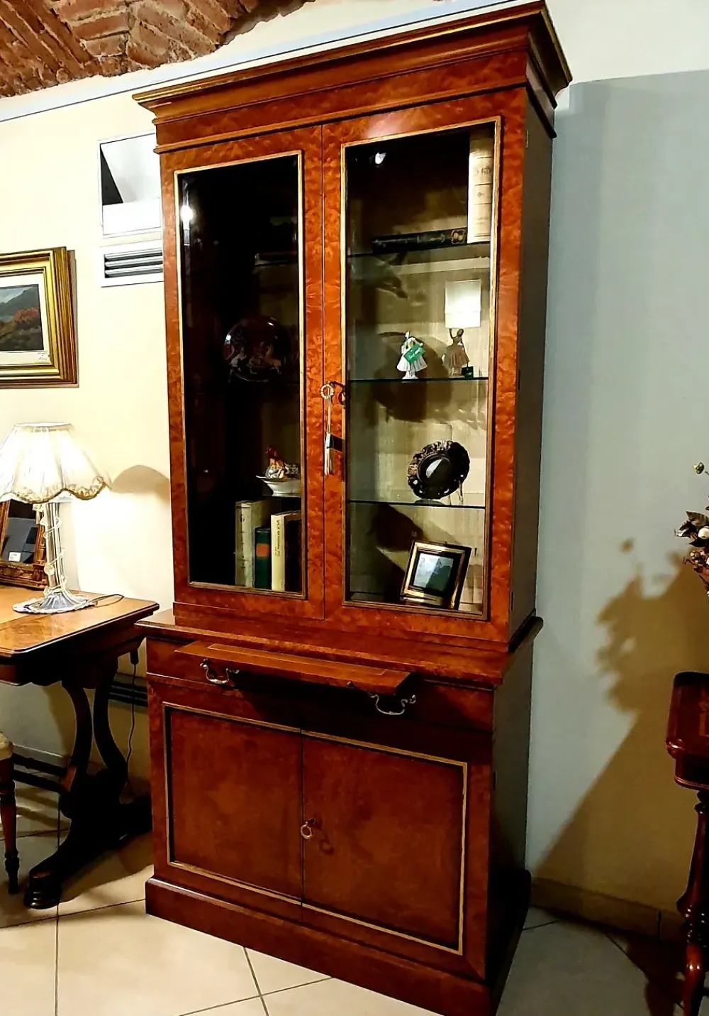 Provasi Mobile di antiquariato modello Vetrina in radica di mirto in offerta- Antiquariato