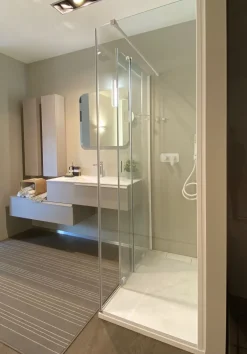 Clearance Mobile per la sala da bagno Piatto doccia  a prezzo scontato Mobili Bagno A Terra