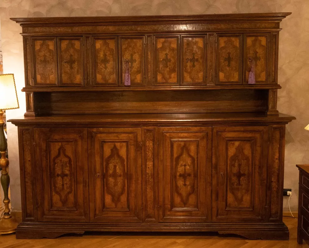 Collezione esclusiva Mobile soggiorno modello Mobile sacrestia noce massello di a PREZZI OUTLET- Pareti Attrezzate