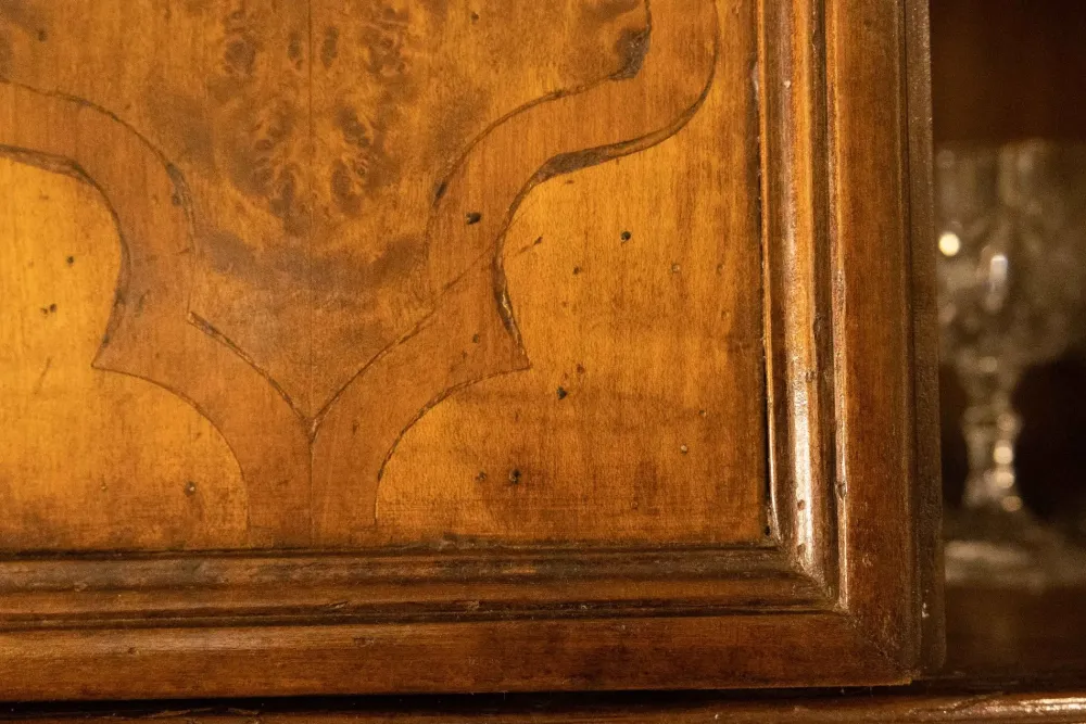 Collezione esclusiva Mobile soggiorno modello Mobile sacrestia noce massello di a PREZZI OUTLET- Pareti Attrezzate