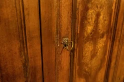 Collezione esclusiva Mobile soggiorno modello Mobile sacrestia noce massello di a PREZZI OUTLET- Pareti Attrezzate