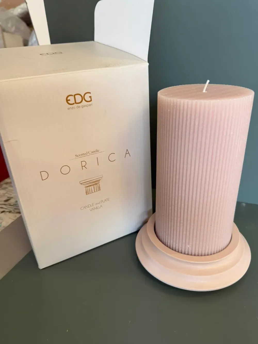 Oggettistica design Candela dorica con piatto alta di a prezzo ribassato^Artigianale Online