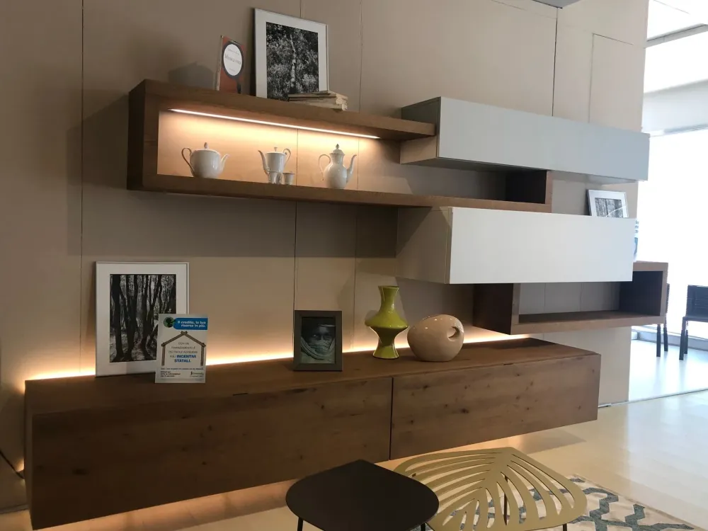 Hot Parete attrezzata in stile design Lampo di a prezzo Outlet Pareti Attrezzate