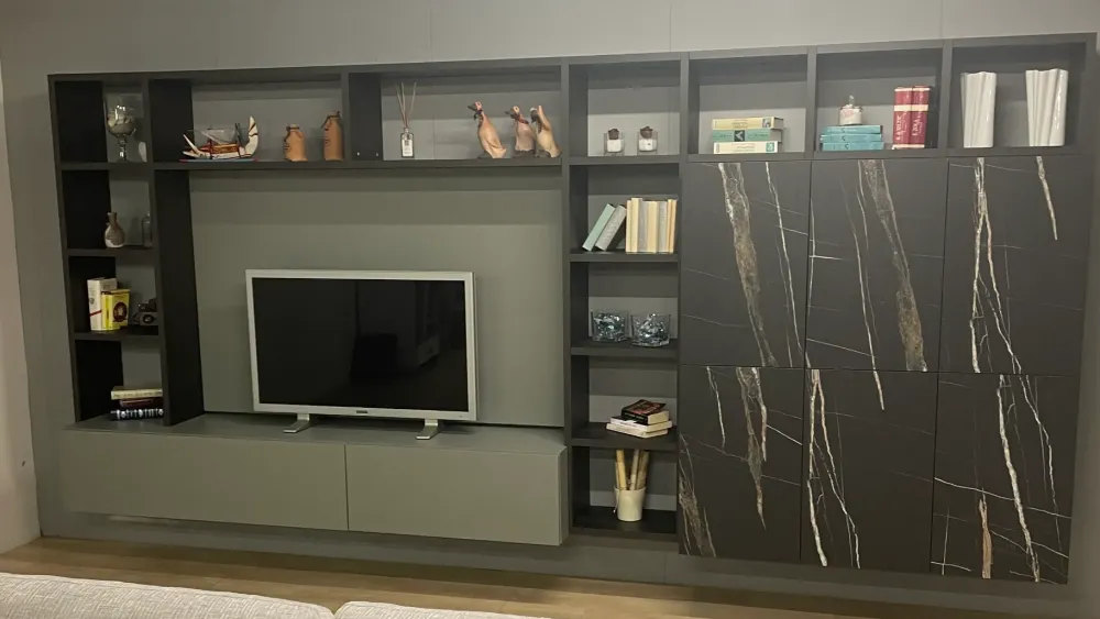 Parete attrezzata in stile design a prezzo ribassato^Orme Hot