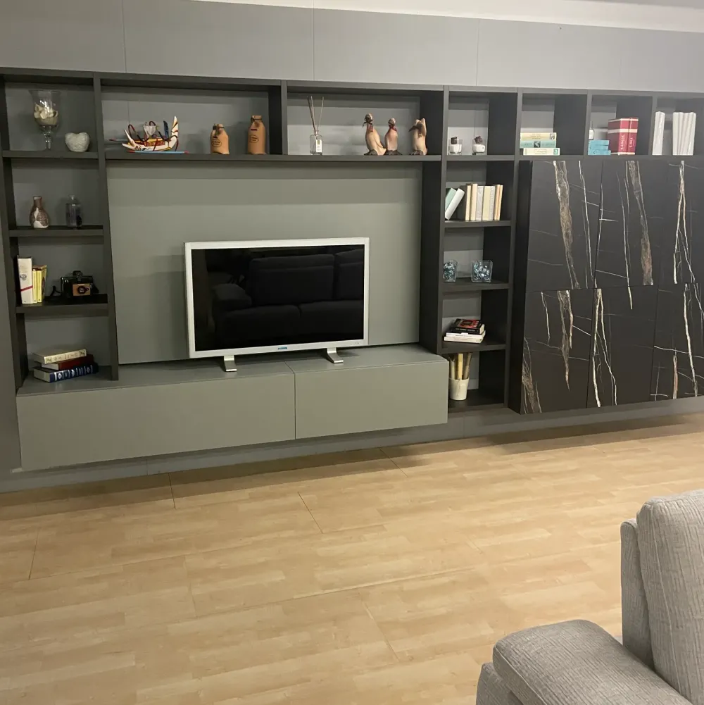 Parete attrezzata in stile design a prezzo ribassato^Orme Hot