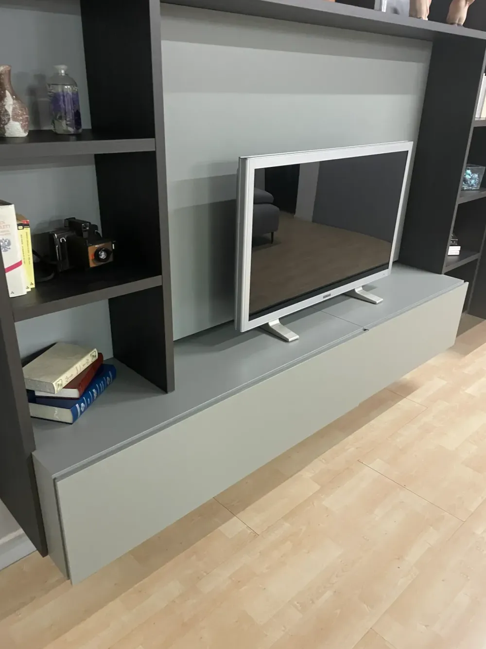 Parete attrezzata in stile design a prezzo ribassato^Orme Hot