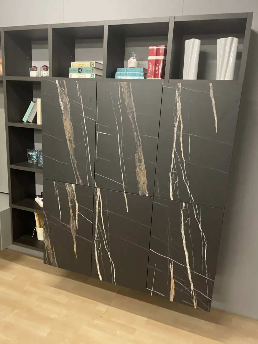 Parete attrezzata in stile design a prezzo ribassato^Orme Hot