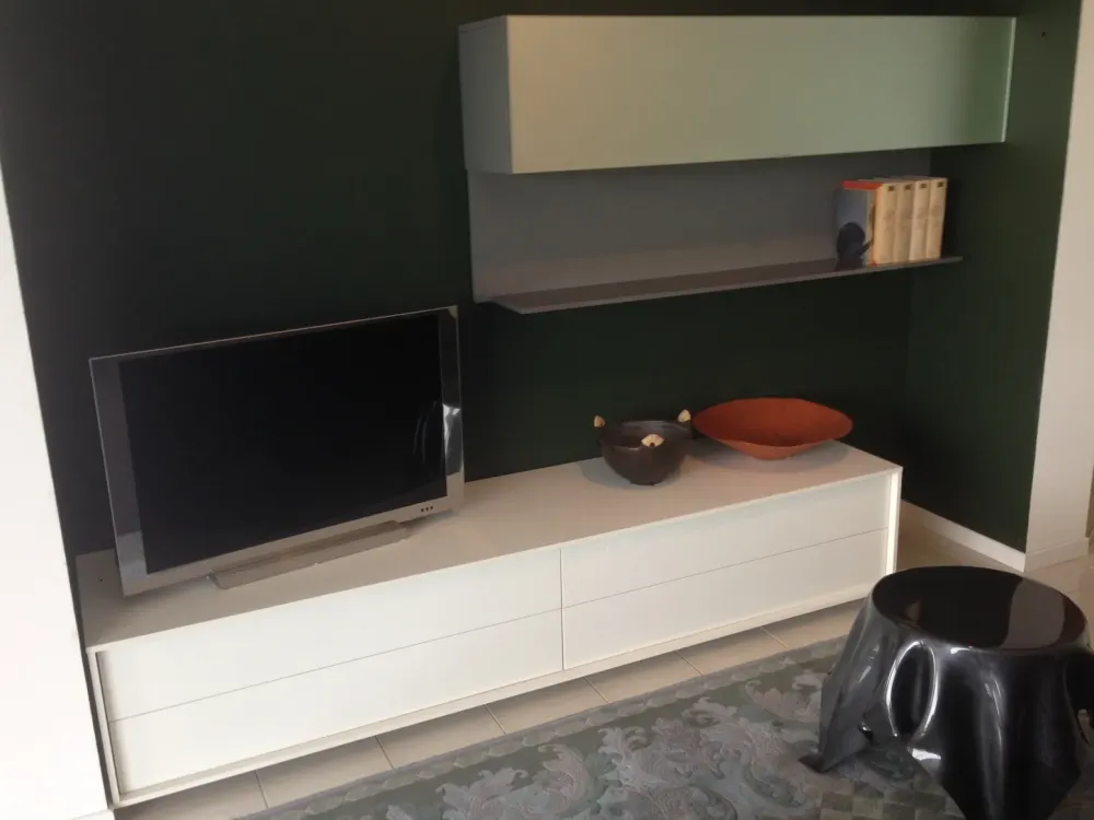 Clearance Parete attrezzata Thesis di scontata del 70% Pareti Attrezzate