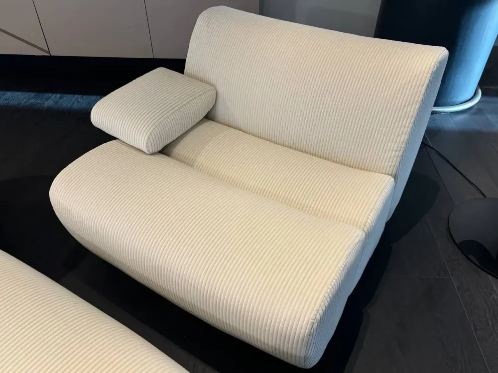 Poltrona con seduta fissa Ernest a prezzo Outlet^Poliform Hot