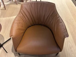 Poltrona Frau Poltrona con seduta fissa Archibald in Offerta Outlet  approfittane ora!- Poltrone