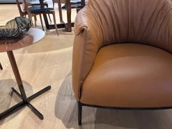 Poltrona Frau Poltrona con seduta fissa Archibald in Offerta Outlet  approfittane ora!- Poltrone