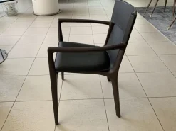 Poltrona Frau Poltrona con seduta fissa Isadora a prezzo scontato- Poltrone