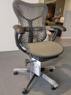 Discount Poltrona da ufficio Mirra in metallo in Offerta Outlet Arredo Ufficio