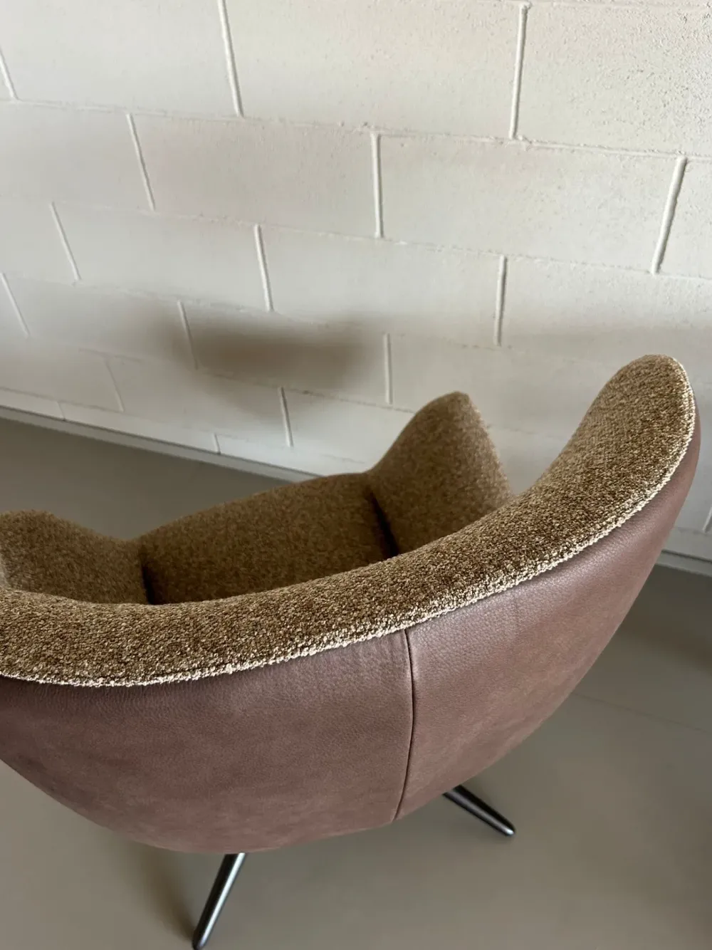 Poltrona in Pelle Mad joker a prezzo scontato^Poliform Sale