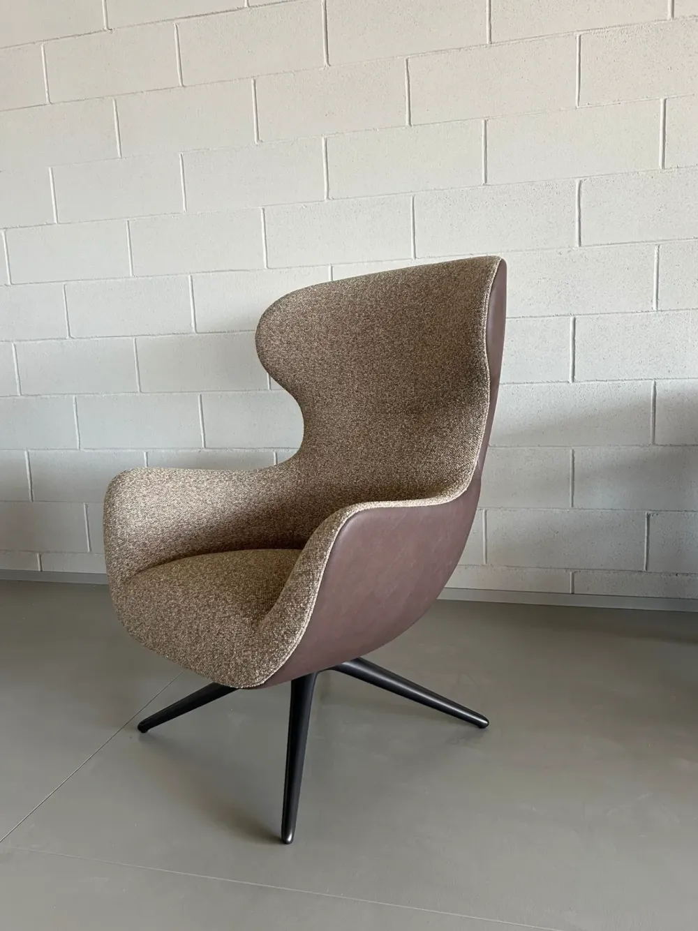 Poltrona in Pelle Mad joker a prezzo scontato^Poliform Sale