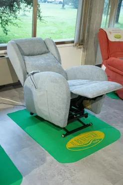 Hot Poltrona in Tessuto Carla relax a prezzo scontato Poltrone