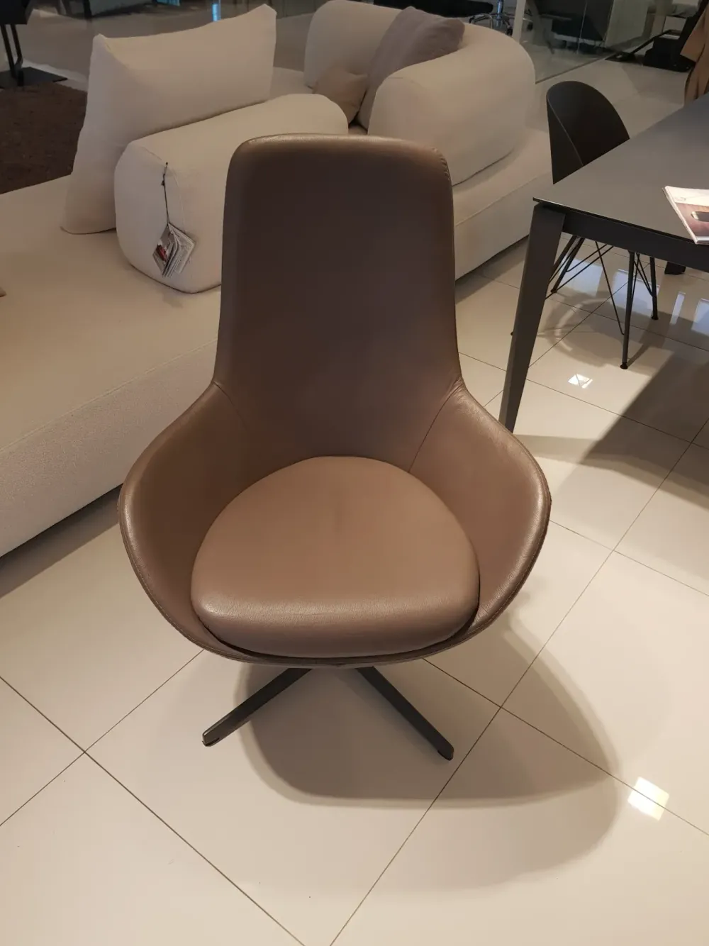 Poltrona Linear in Pelle SCONTATA Poltrone