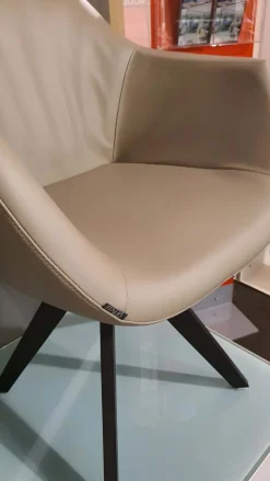 Hot Poltrona modello Delia crema caffè ad un prezzo vantaggioso Poltrone