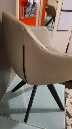 Hot Poltrona modello Delia crema caffè ad un prezzo vantaggioso Poltrone