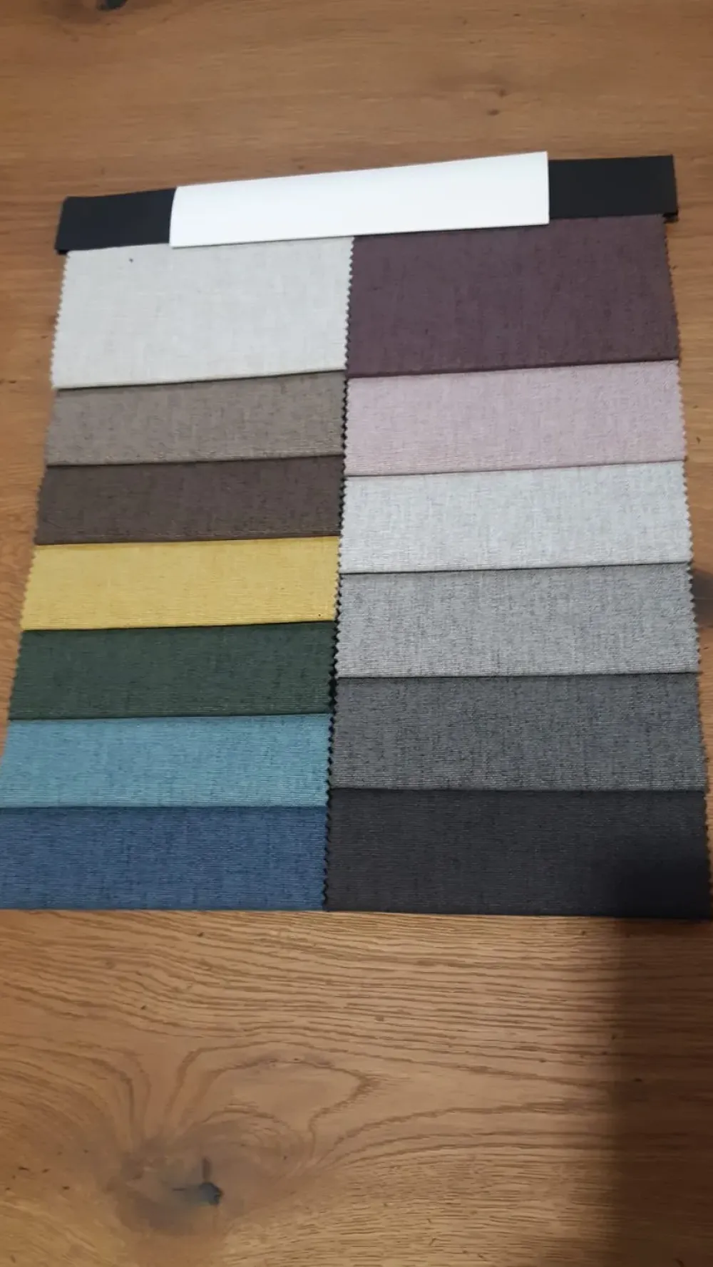 Poltroncina Aaron. Seduta fissa e design moderno. Mottes selection a prezzi outlet.^Collezione esclusiva Clearance