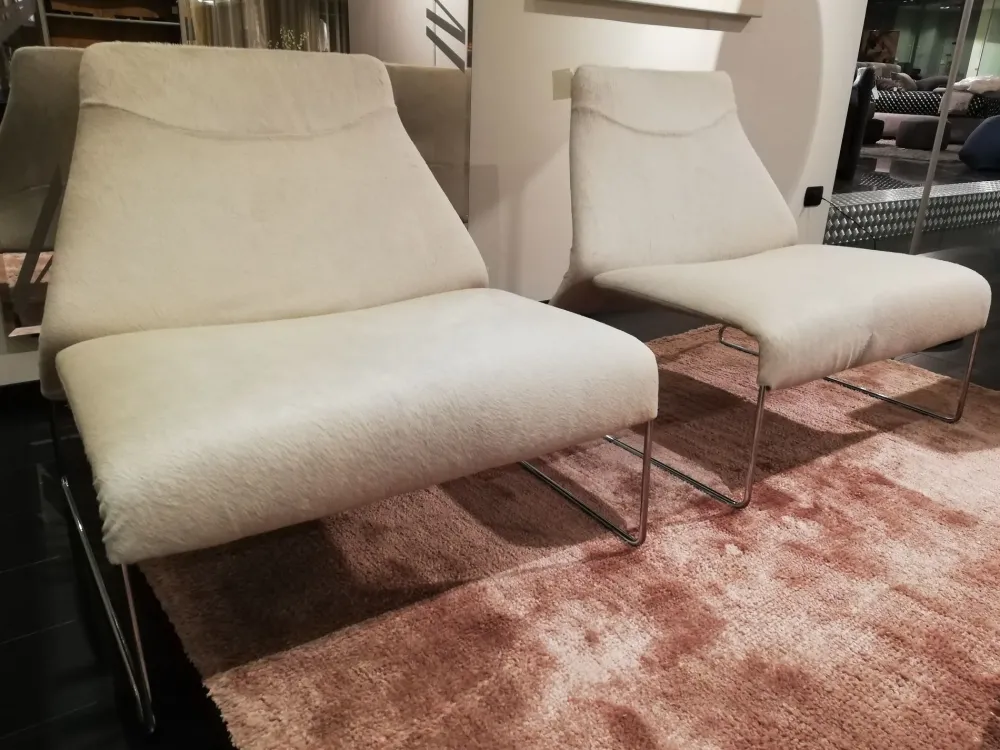 Poltroncina in stile design modello Lazy a prezzo ribassato^B&B Italia