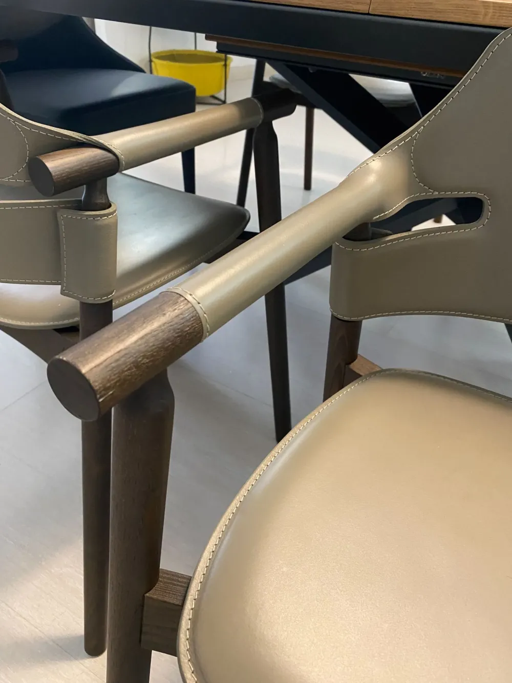 MIDJ Poltroncina in stile design modello Suite a prezzo scontato- Poltrone