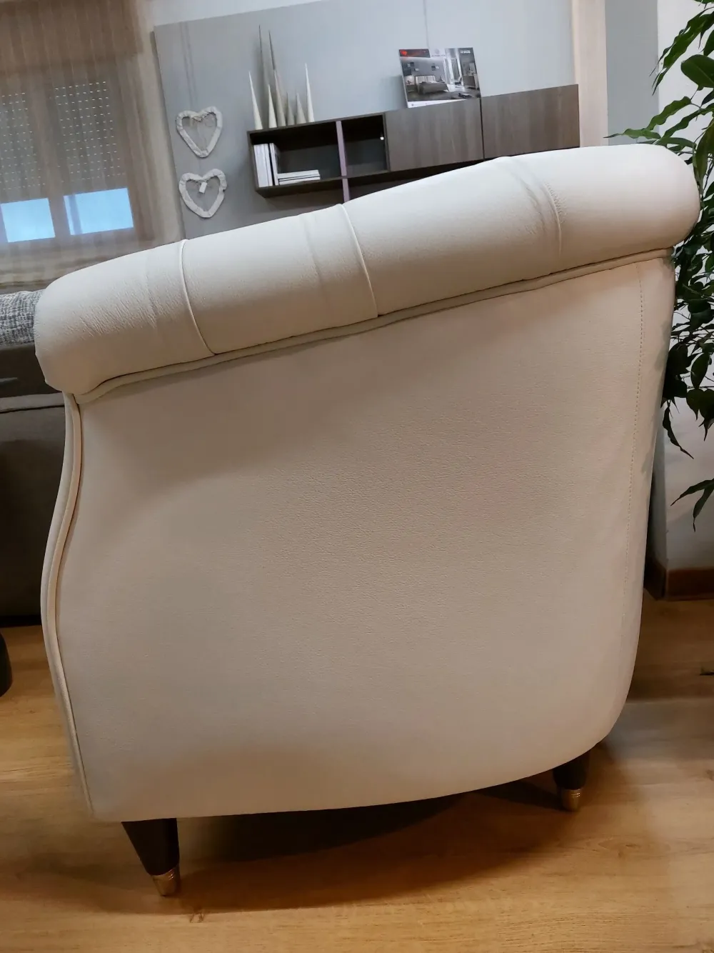 Art Salotti Poltroncina Sabri capitonnè Con seduta fissa a prezzi outlet- Poltrone