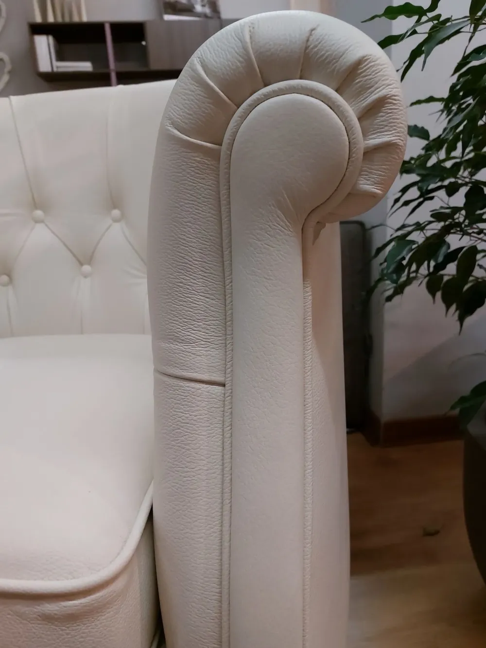 Art Salotti Poltroncina Sabri capitonnè Con seduta fissa a prezzi outlet- Poltrone