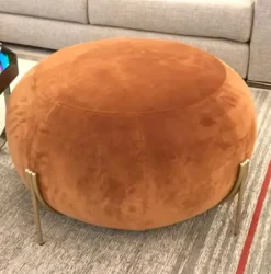 Clearance Pouf in tessuto Geo a marchio a prezzo ribassato Pouf