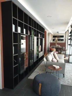 Pouf in tessuto Notch a marchio a prezzo ribassato Pouf