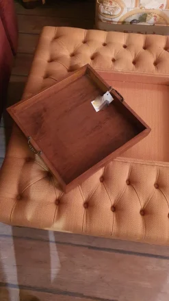 Pouf provenzale modello Camelia con vassoio legno a prezzo scontato^Artigianale Sale