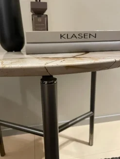 Prezzi ribassati per il tavolino design Iko di^Flou Outlet