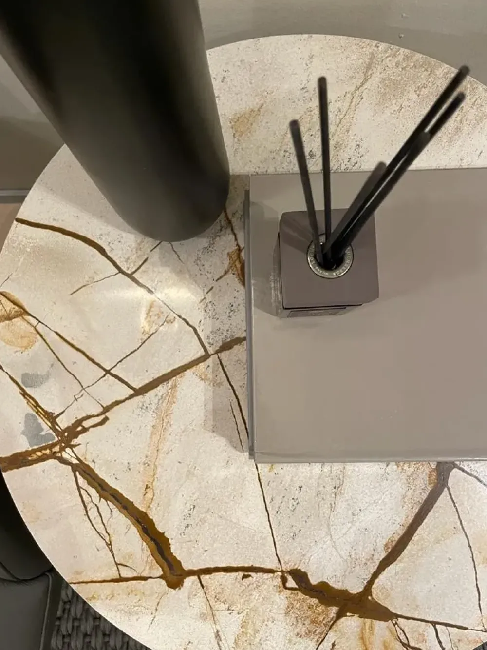 Prezzi ribassati per il tavolino design Iko di^Flou Outlet