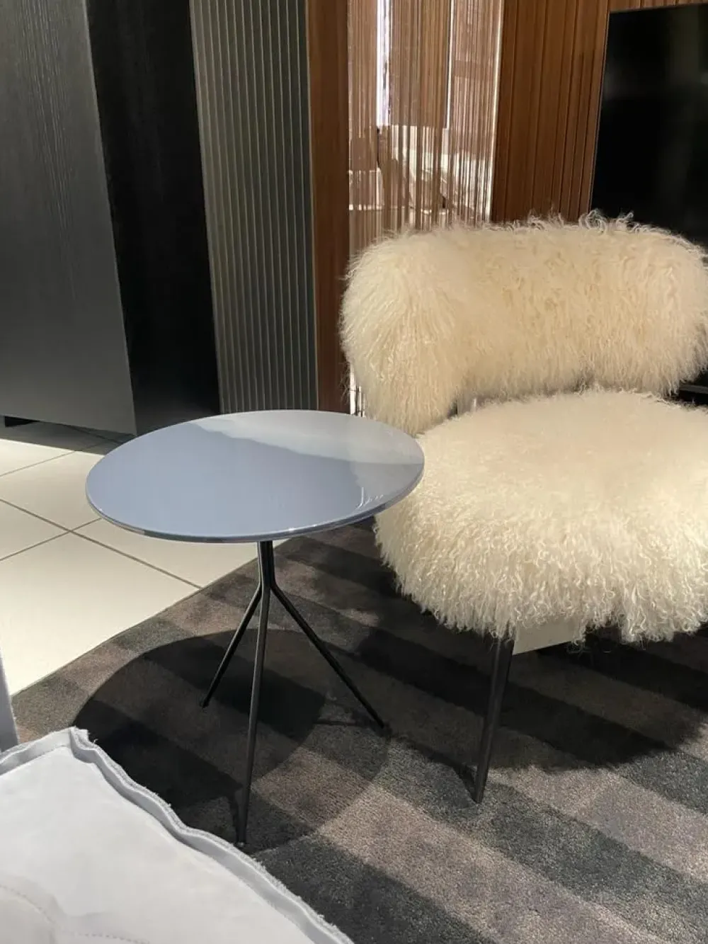 Outlet Prezzi ribassati per il tavolino design Liquid di Tavolini